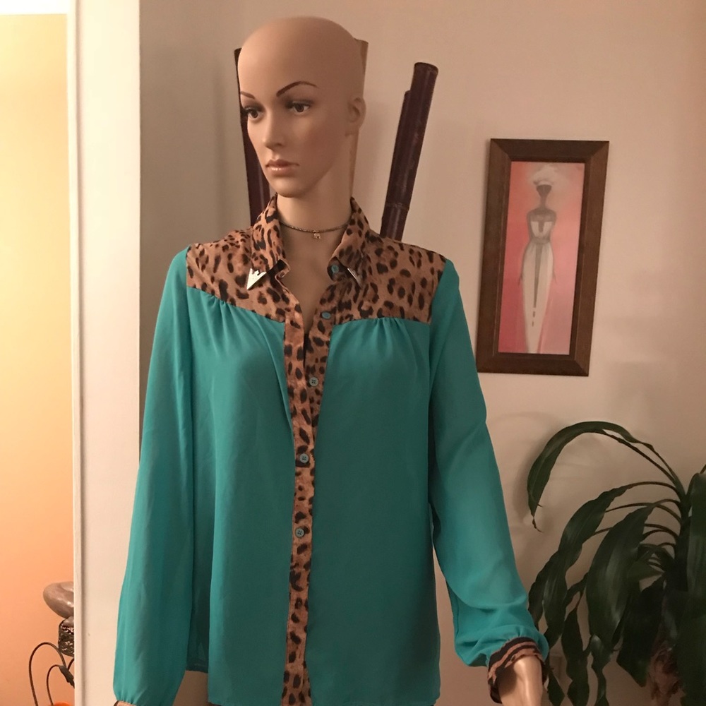 Button up blouse - Picture 2 of 6